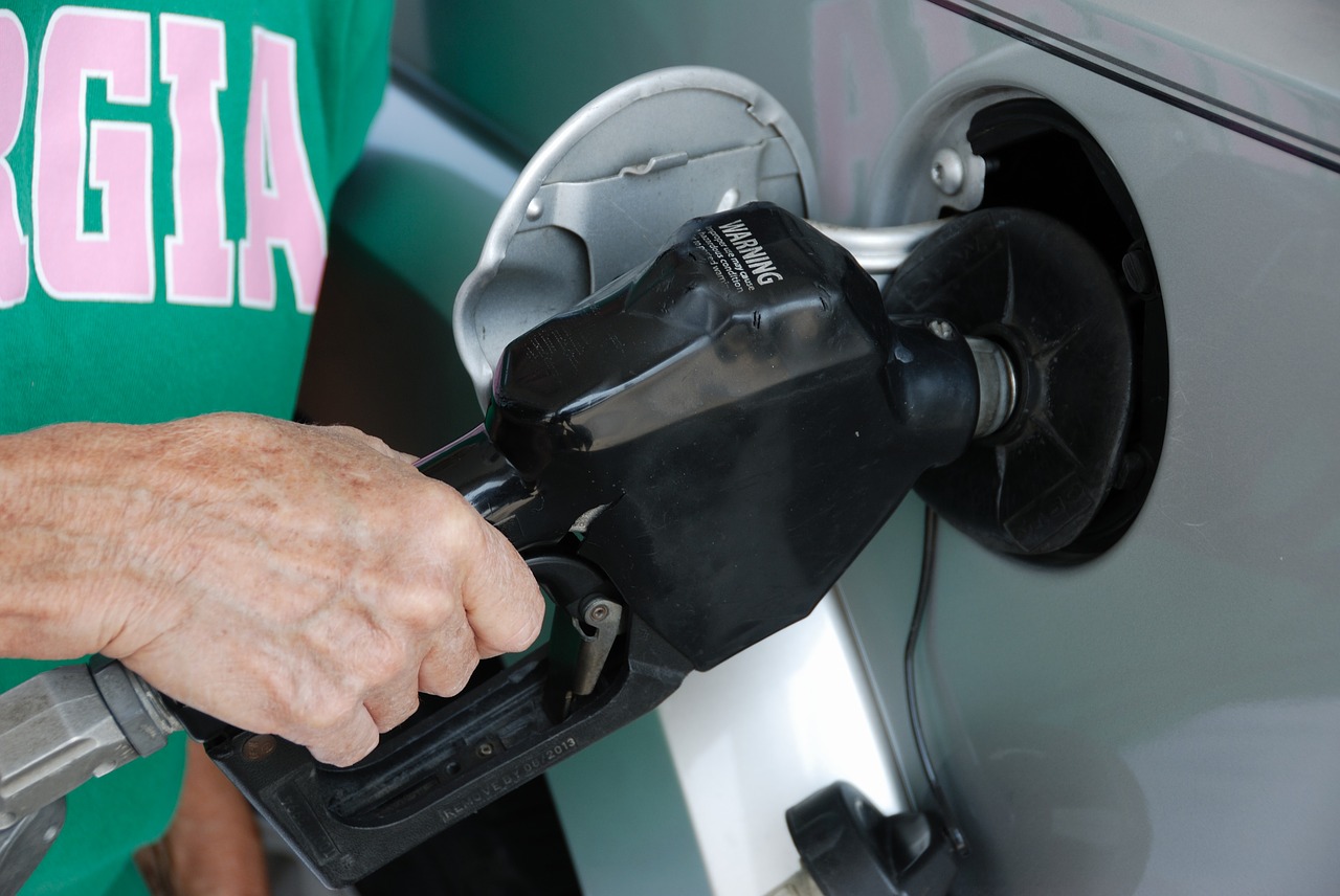 Gasoline falls less than a cent a litre, diesel drops 1.7 cents in Weekly UARB Setting